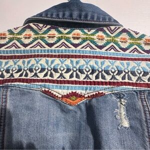 Stetson Embroidered Cropped Denim Jacket | Distressed | Size L Western colourful